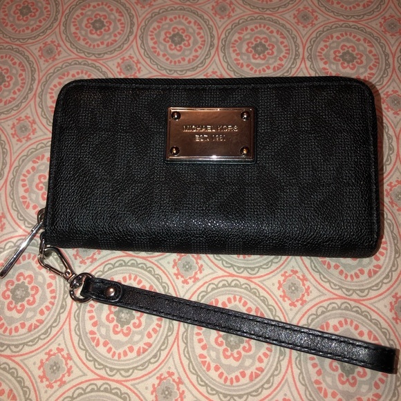 Michael Kors Handbags - Michael Kors wallet/wristlet.
